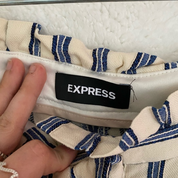 ✨EXPRESS HIGH RISE RUFFLE ANKLE DRESS PANT✨ - Picture 5 of 7